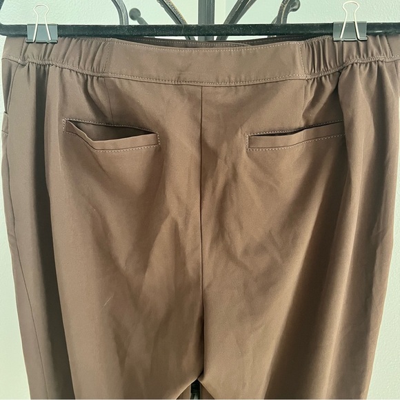 Chico’s Zenergy Neema Side-Button Crop Pants Women’s Size 8 Lightweight Brown - Picture 4 of 12